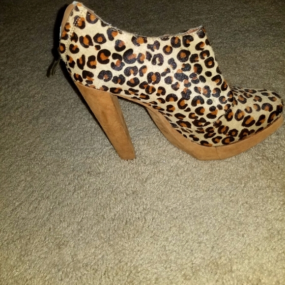 Cheetah print booties - Picture 2 of 3